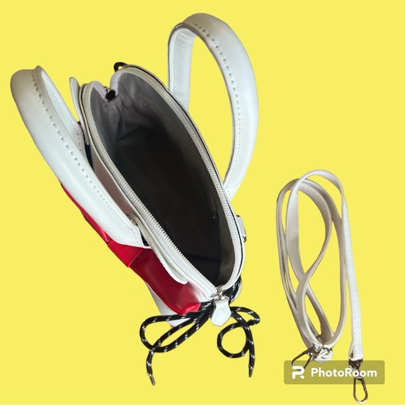 Hello Kitty Crossbody Bag - Picture 3 of 6